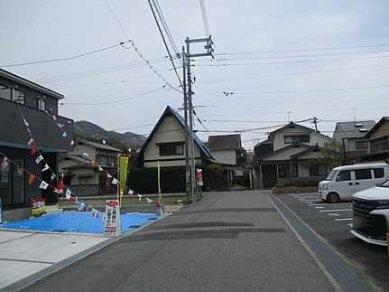 広島市佐伯区五日市町美鈴園　新築一戸建て(全2棟)の前面道路含む現地写真
