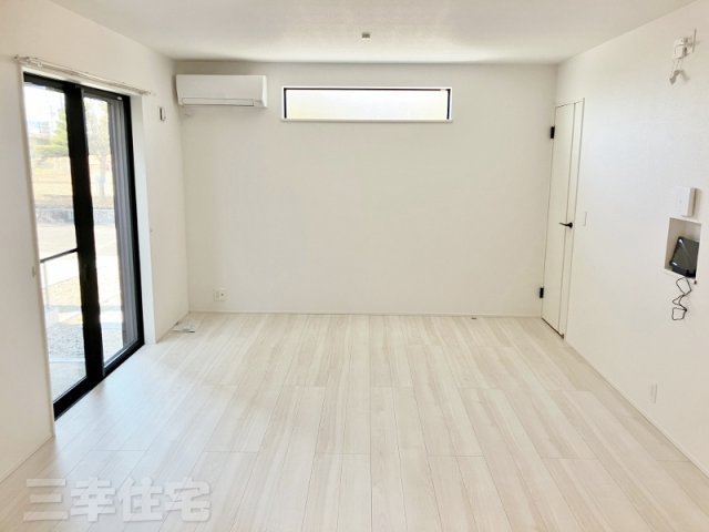 碧南市入船町の居間・リビング|リビングエアコン設置済