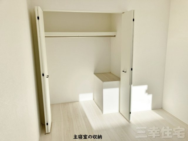 碧南市入船町5号棟の収納|大容量の主寝室収納