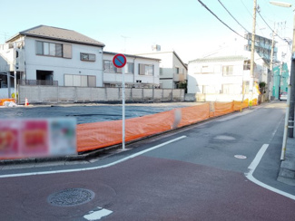 【前面道路含む現地写真】 | 現況は更地。建築工事もスムーズに進められます♪お好きなハウスメーカーで、こだわりの住まいを形に。マイホームへの夢が広がる更地。現地で、理想の暮らしを具体的にイメージしてみませんか。