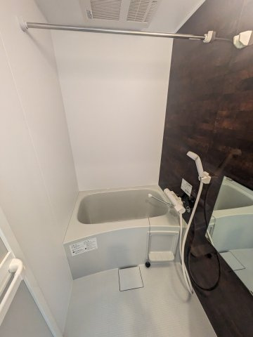 市川市八幡５丁目のアパートの浴室