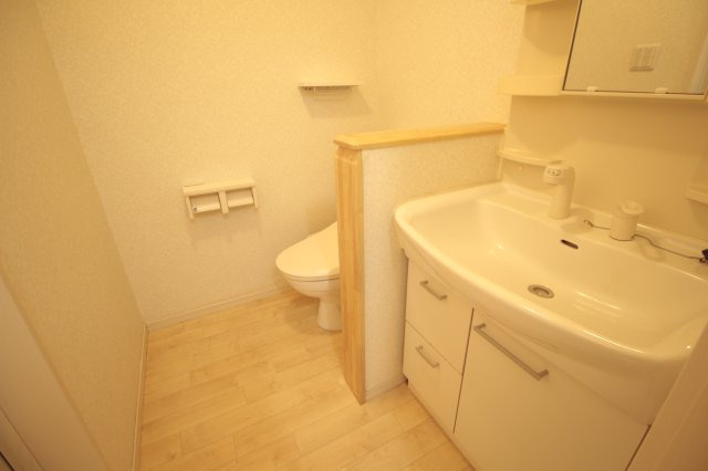 ドムスソラリスの洗面所|もちろんバス・トイレ別々です♪
