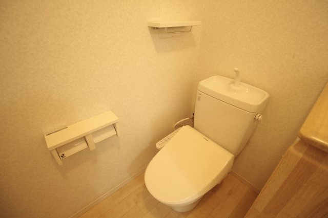 ドムスソラリスのトイレ|温水洗浄便座です♪
