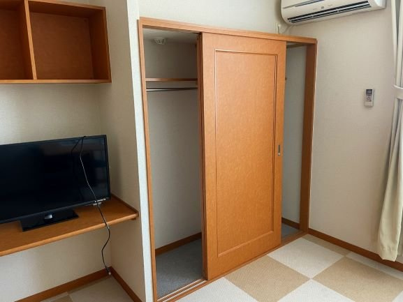 レオパレスサンサーラの内装|クローゼット