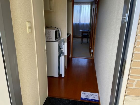 レオパレスサンサーラの玄関