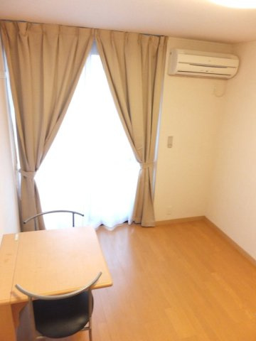 レオパレスグランデーム幕張の居間・リビング