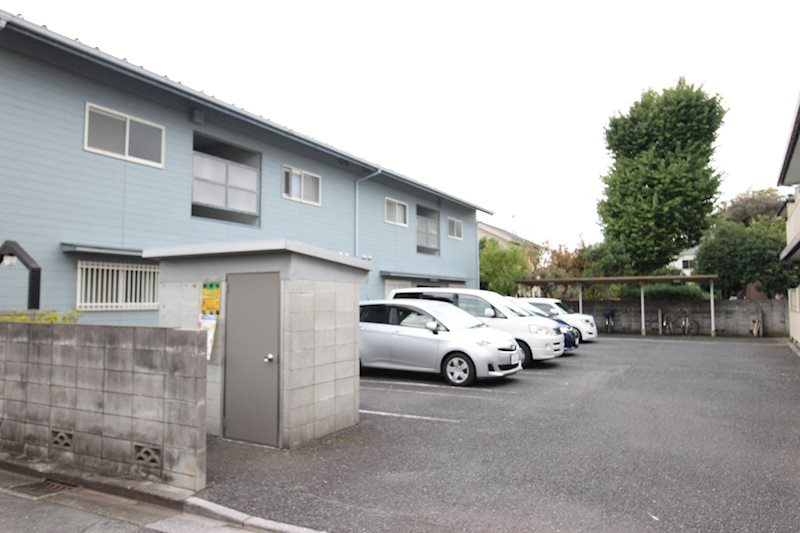 アーデルミーツの駐車場