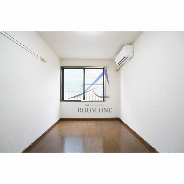 ラプラス坂下２の居間・リビング|洋室のお部屋です。