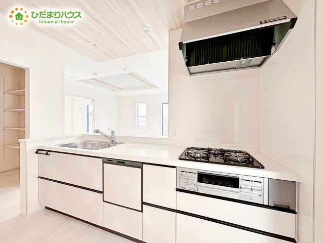 【キッチン】 | 水戸市千波町4期　新築戸建　１号棟 | 料理をしながらでも、ご家族との会話を楽しめる対面式キッチン♪