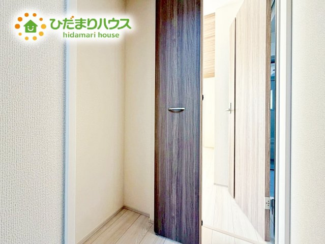 【収納】 | 水戸市千波町4期　新築戸建　2号棟 | 鍵や小物類を置けるスペースが確保できるため、散らかりがちな玄関をすっきりと保てます。