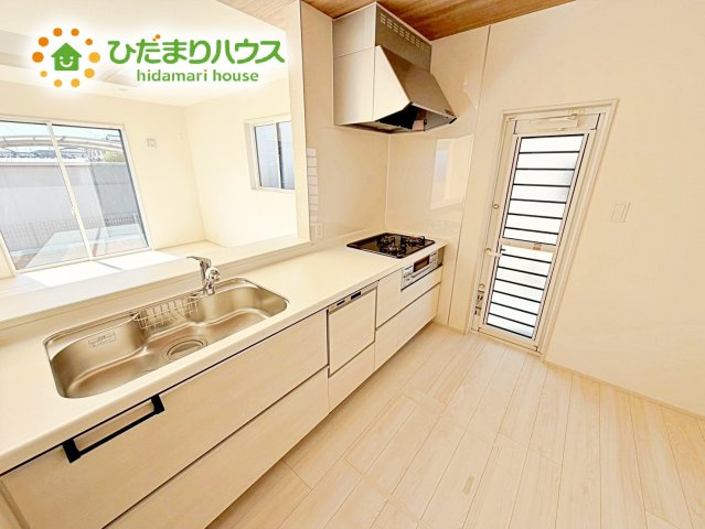 【キッチン】 | 水戸市千波町4期　新築戸建　2号棟 | 広々として使い勝手のよい明るく開放的なキッチン