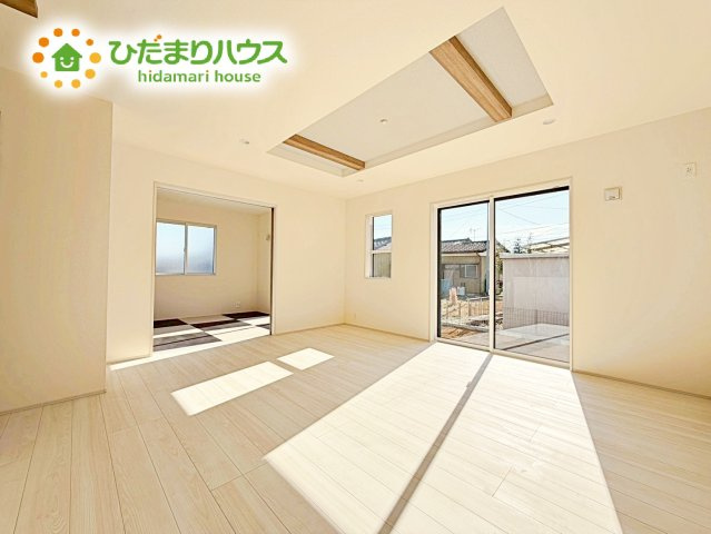 【居間・リビング】 | 水戸市千波町4期　新築戸建　2号棟 | 家族だんらんを育む開放感あふれるリビング・ダイニング