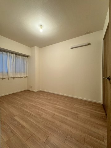 メロディーハイム守口の洋室|約5帖の洋室でワークスペースとしてもオススメです。