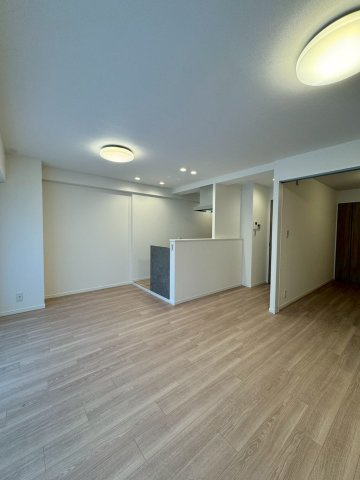 メロディーハイム守口の居間・リビング|開放感のあるLDKです。