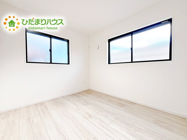 【洋室】 | 水戸市小吹町1期　新築戸建 | 二面採光の設計で明るい時間帯は陽が入り、リラックス出来るお部屋となっています。