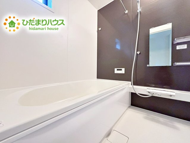 【浴室】 | 水戸市小吹町1期　新築戸建 | 快適な入浴タイムが過ごせる充実の設備を搭載したシステムバス。足を伸ばしてゆったりとくつろげるワイドサイズの浴室で1日の疲れも癒されます。浴室暖房乾燥機付きなので雨の日でも安心。