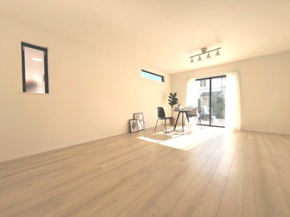 『八王子市新築戸建て』八王子市大和田町5丁目30-26【仲介手数料無料】の居間・リビング|～仲介手数料無料☆八王子ひなた不動産～　八王子市大和田町　新築戸建て