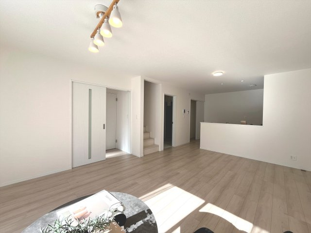 『八王子市新築戸建て』八王子市大和田町5丁目30-26【仲介手数料無料】の居間・リビング|～仲介手数料無料☆八王子ひなた不動産～　八王子市大和田町　新築戸建て