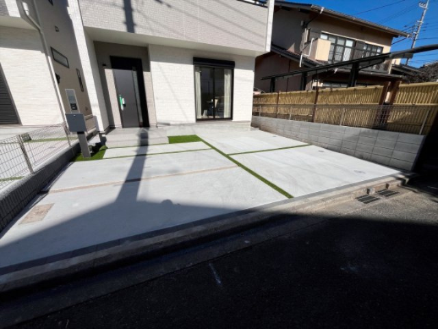 祝　成約済み　八王子市　大和田町5丁目　新築戸建ての駐車場|～仲介手数料無料☆八王子ひなた不動産～　八王子市大和田町　新築戸建て