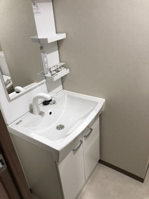  | エストゥルースプラス両国