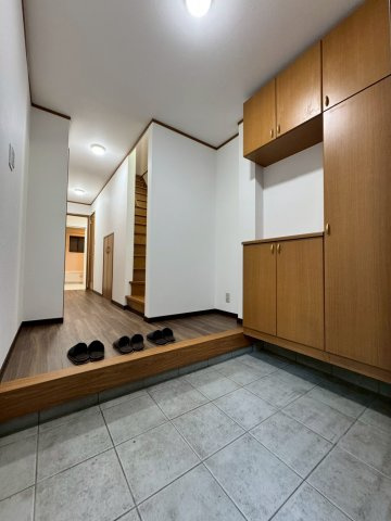 守口市大久保町4丁目の玄関|広々とした玄関で朝の混雑時もスムーズです。