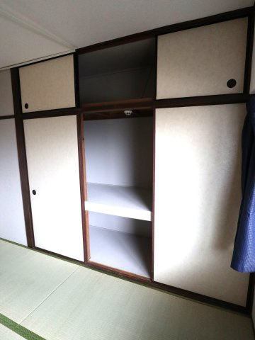 磯松マンションの収納|※写真は別の部屋のものです。