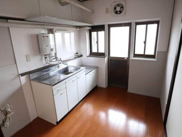 磯松マンションのキッチン|※写真は別の部屋のものです。