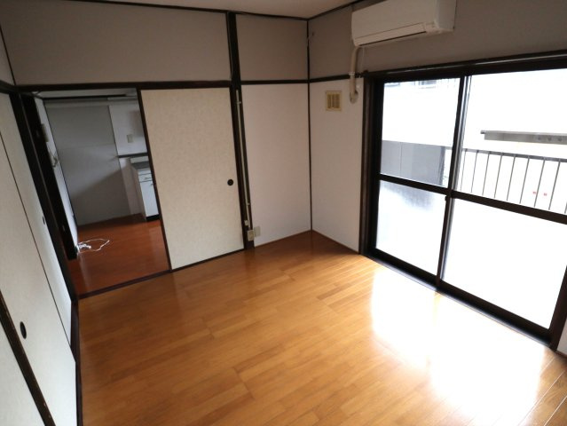 磯松マンションの洋室|※写真は別の部屋のものです。
