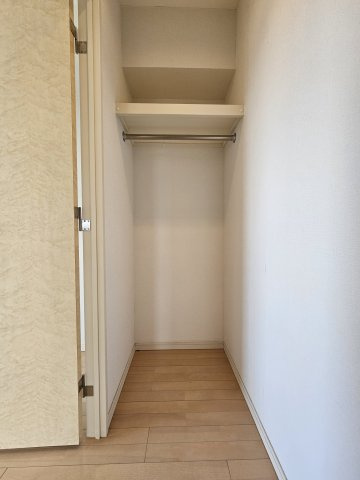 サンクレイドル宇都宮操町ウインフォートの収納|南側洋室のウォークインクローゼット♪