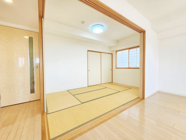 サンクレイドル宇都宮操町ウインフォートの和室|リビングに面した5.5帖の和室スペース