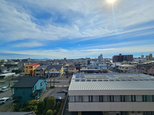 サンクレイドル宇都宮操町ウインフォートの展望|バルコニー南側の眺望です！近隣に高い建物がないので、日差しもしっかりと確保できます。