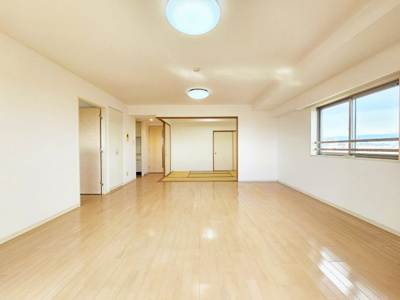 【居間・リビング】 | サンクレイドル宇都宮操町ウインフォート | 南東角住戸の開放感のあるリビング♪