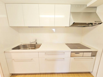 【キッチン】 | サンクレイドル宇都宮操町ウインフォート | （2024年1月リフォーム済）使い勝手の良いIHクッキングヒーター♪