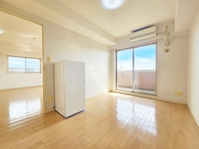 【洋室】 | サンクレイドル宇都宮操町ウインフォート | 南側洋室　6.3帖の日当たりの良いお部屋♪
※家具をCG加工により消しておりますのでイメージ画像としてご参照ください。