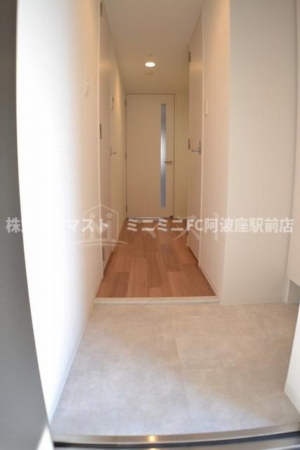 大阪市西区九条南３丁目の賃貸マンションの玄関