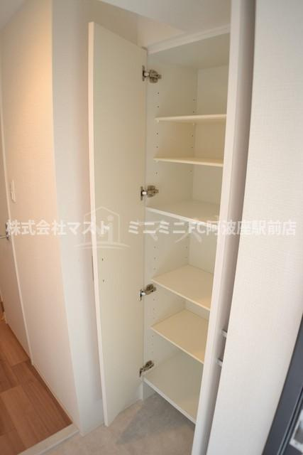 大阪市西区九条南３丁目の賃貸マンションの玄関