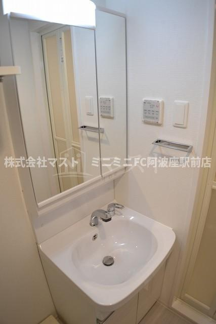 大阪市西区九条南３丁目の賃貸マンションの洗面所