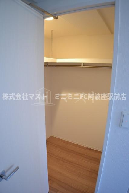 大阪市西区九条南３丁目の賃貸マンションの収納