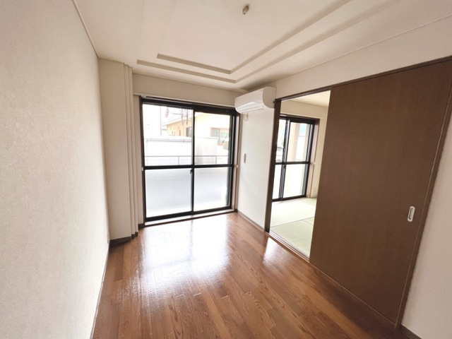 サンヒルズの洋室