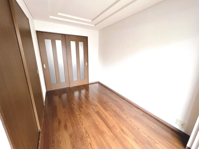 サンヒルズの洋室