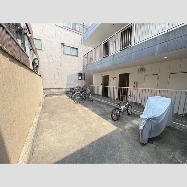 シャイン帷子ノ辻の駐車場|駐輪場