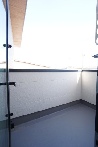 常滑市錦町3丁目　2号棟のバルコニー|南東側のバルコニー。陽の光がたっぷり入る空間で、洗濯も快適。