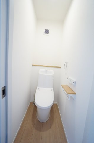 常滑市錦町3丁目　2号棟のトイレ|1階2階にトイレがあり、家族の朝の身支度時間もスムーズに！温水洗浄便座で冬は暖かく快適です！！