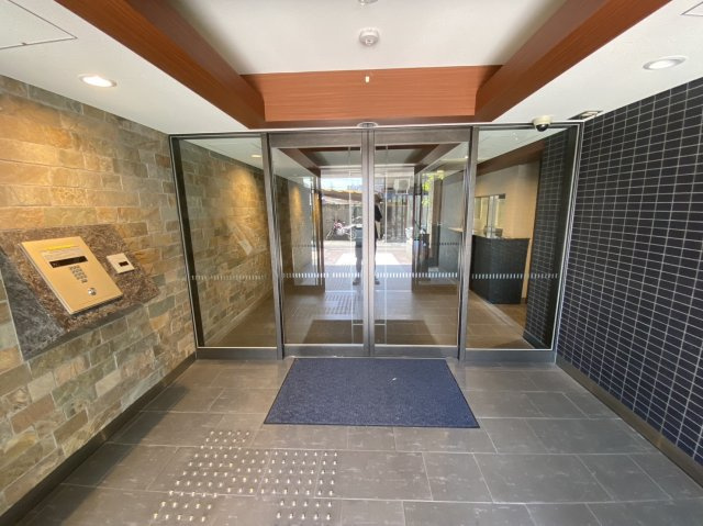 サンメゾン京都二条月光町ゲートのエントランス