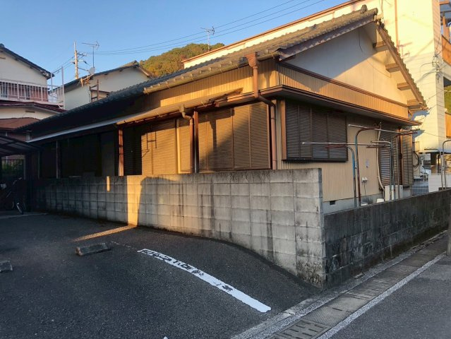 高知市一棟アパートの外観