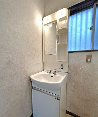 【中古】鶴ヶ島市上広谷中古住宅の独立洗面台|独立洗面台です