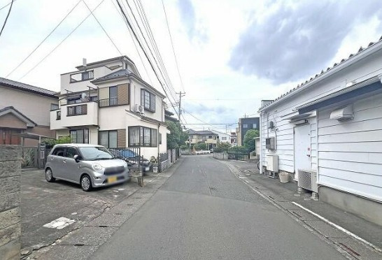 【中古】鶴ヶ島市上広谷中古住宅の前面道路含む現地写真|前面道路含む現地写真です