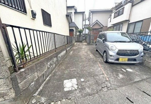 【中古】鶴ヶ島市上広谷中古住宅の駐車場|駐車場があります