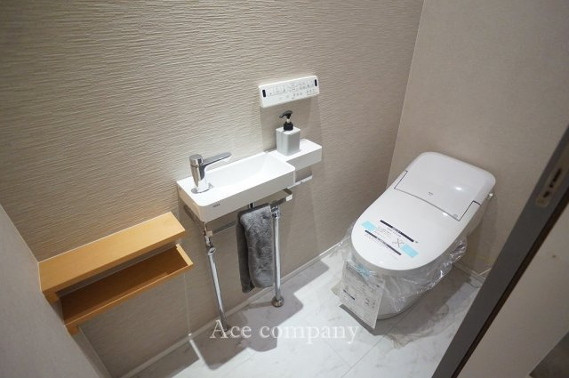 【トイレ】 | 平野区長吉長原西3丁目 | トイレは1階と2階の各階に完備♪ともに「タンクレストイレ＋手洗いカウンター」付きです☆