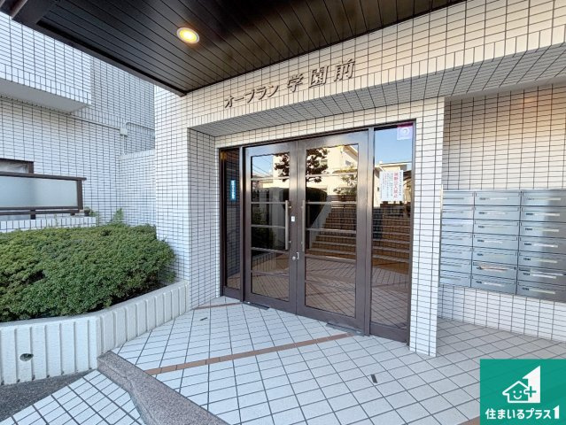 オーブラン学園前のエントランス|共用部（エントランス）